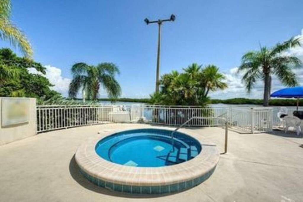Manatee, Studio202, Beach Steps Away! Pool+Wifi Ruskin Esterno foto