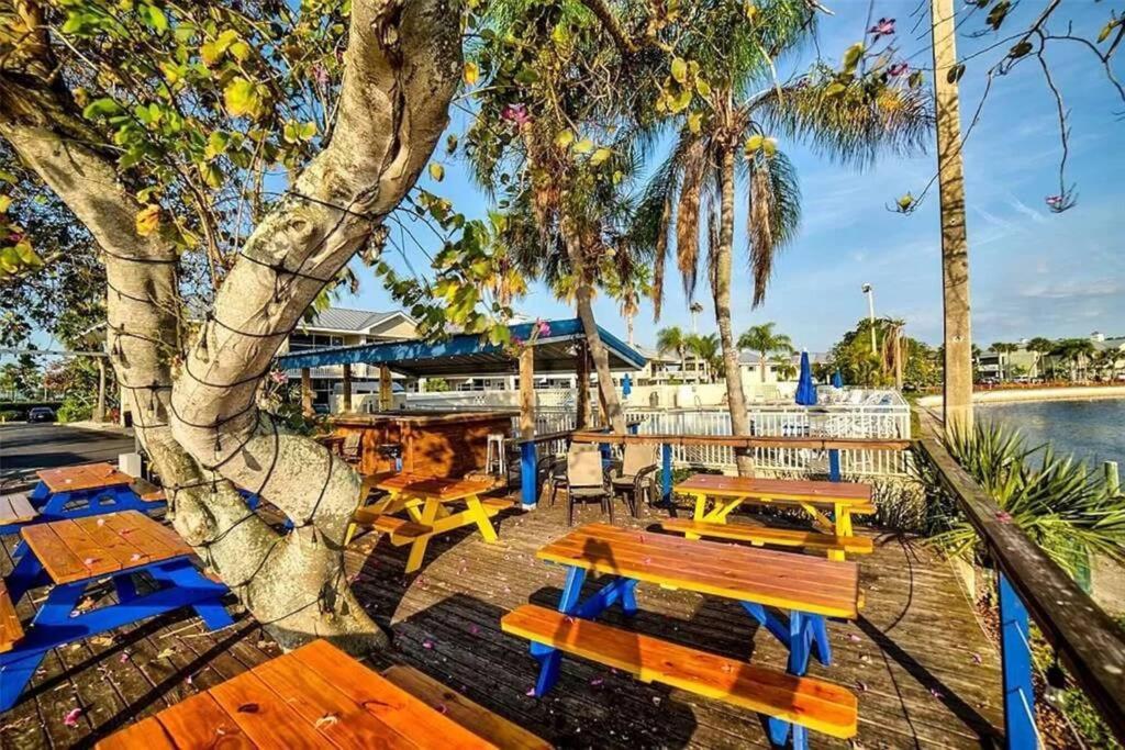 Manatee, Studio202, Beach Steps Away! Pool+Wifi Ruskin Esterno foto