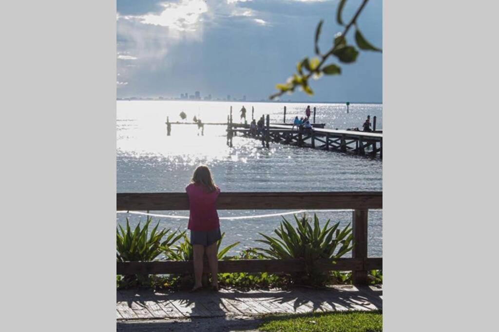 Manatee, Studio202, Beach Steps Away! Pool+Wifi Ruskin Esterno foto