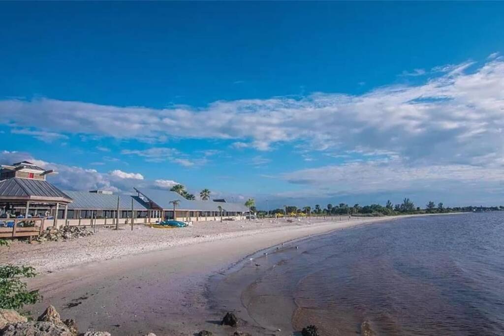 Manatee, Studio202, Beach Steps Away! Pool+Wifi Ruskin Esterno foto