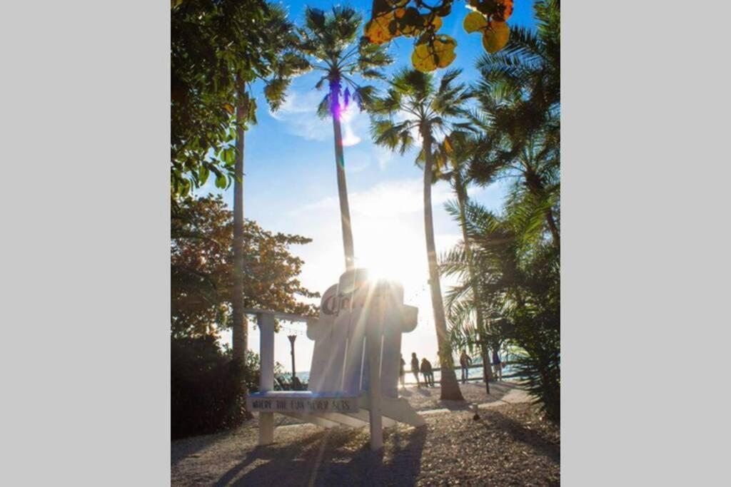 Manatee, Studio202, Beach Steps Away! Pool+Wifi Ruskin Esterno foto