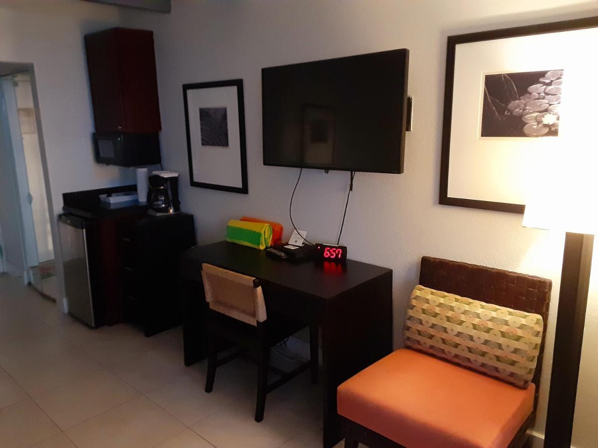 Manatee, Studio202, Beach Steps Away! Pool+Wifi Ruskin Esterno foto